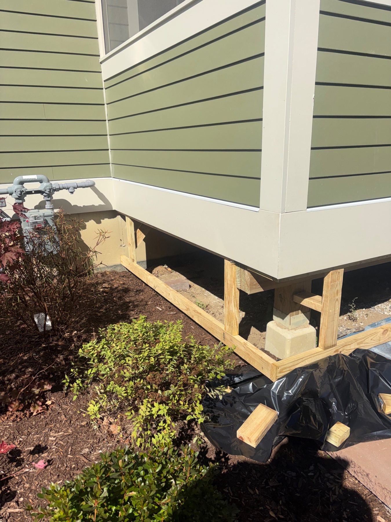 Side deck skirt framing.